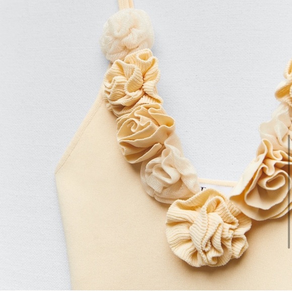 NWT Zara Woman Floral knit Bodysuit Bloggers Fav Size M Medium - Picture 3 of 12